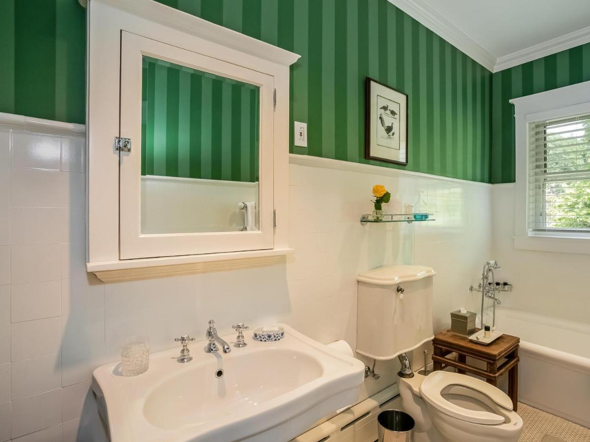 Bishops Hall (Adults Only) Oak Park Bagian luar foto